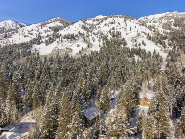 Spacious Five Bedroom Vacation Rental in Teton Village